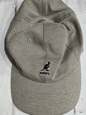 Kangol Herringbone Rib Flexfit Baseball Cap in Black & Tan